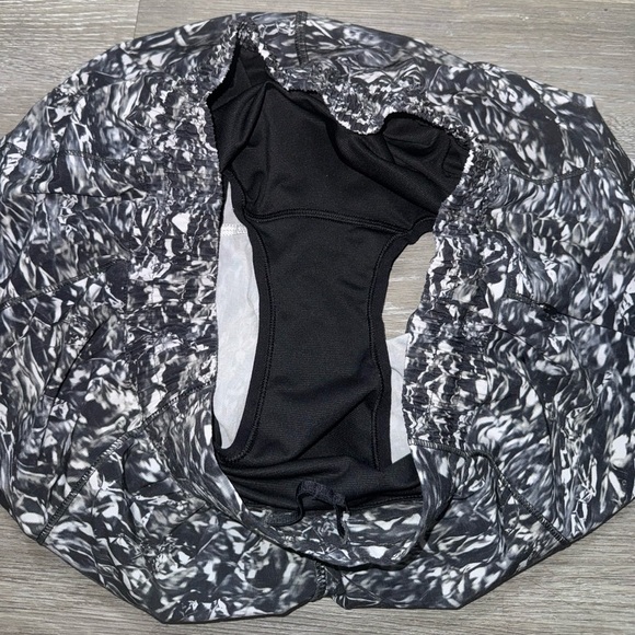 Lululemon hotty hot shorts size 10 - 4” - Picture 5 of 6